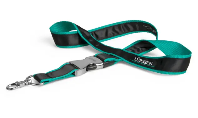 Zweilagiges Lanyard mit Logoaufdruck Dieses hochwertige Lanyard ist zweifarbig gefärbt und verfügt über einen abgerundeten Clipverschluss aus Metall und Kunststoff.