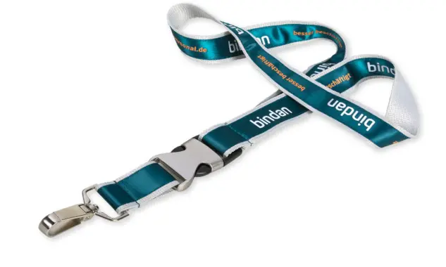 Schlüsselband aus Polyester mit Satin Dieses Schlüsselband mit Satin zeigt einen zweifarbigen Druck sowie einen Clip-Lock aus Kunststoff und Metall.