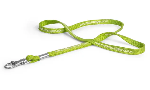 Bambus-Lanyard mit Logo im Siebdruck Dieses ökologische Lanyard aus Bambus-Viskose ist doppellagig gewebt, einfarbig bedruckt und hat eine Metallmanschette sowie einen Metall-Verschluss.