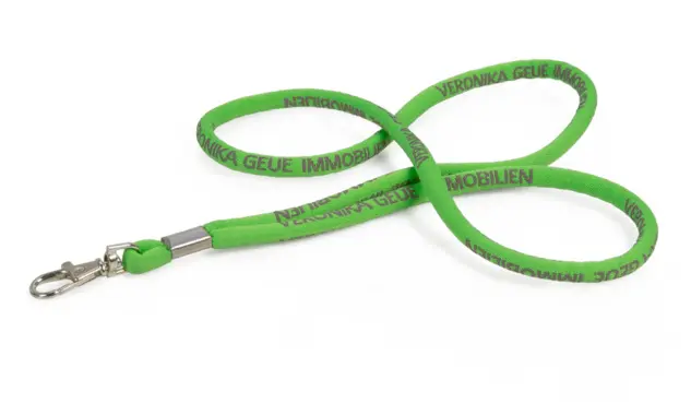 Polyester-Shoelace mit Metallmanschette Dieses hochwertige und 8 mm breite Polyester-Shoelace besitzt eine Metallmanschette und einen Sec-Lock Verschluss aus glänzendem Metall.