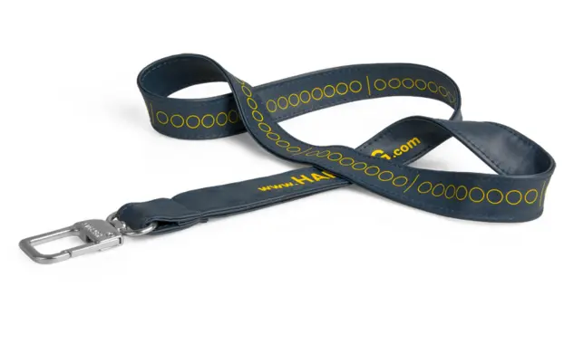 Kunstleder-Lanyard mit Siebdruck Dieses Schlüsselband ist aus hochwertigem Kunstleder in Wunschfarbe produziert und hat als Zubehör einen Square-Hook-Verschluss.